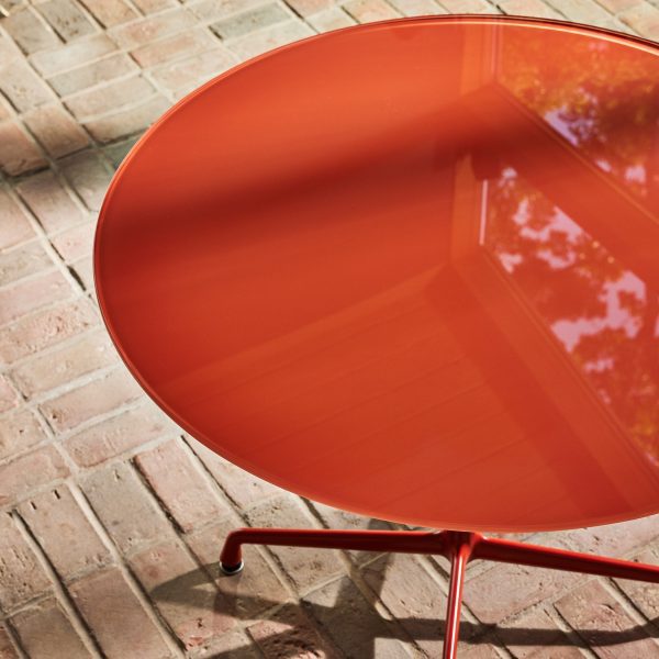 Herman Miller x HAY Eames Universal Base Round Table - Iron Red